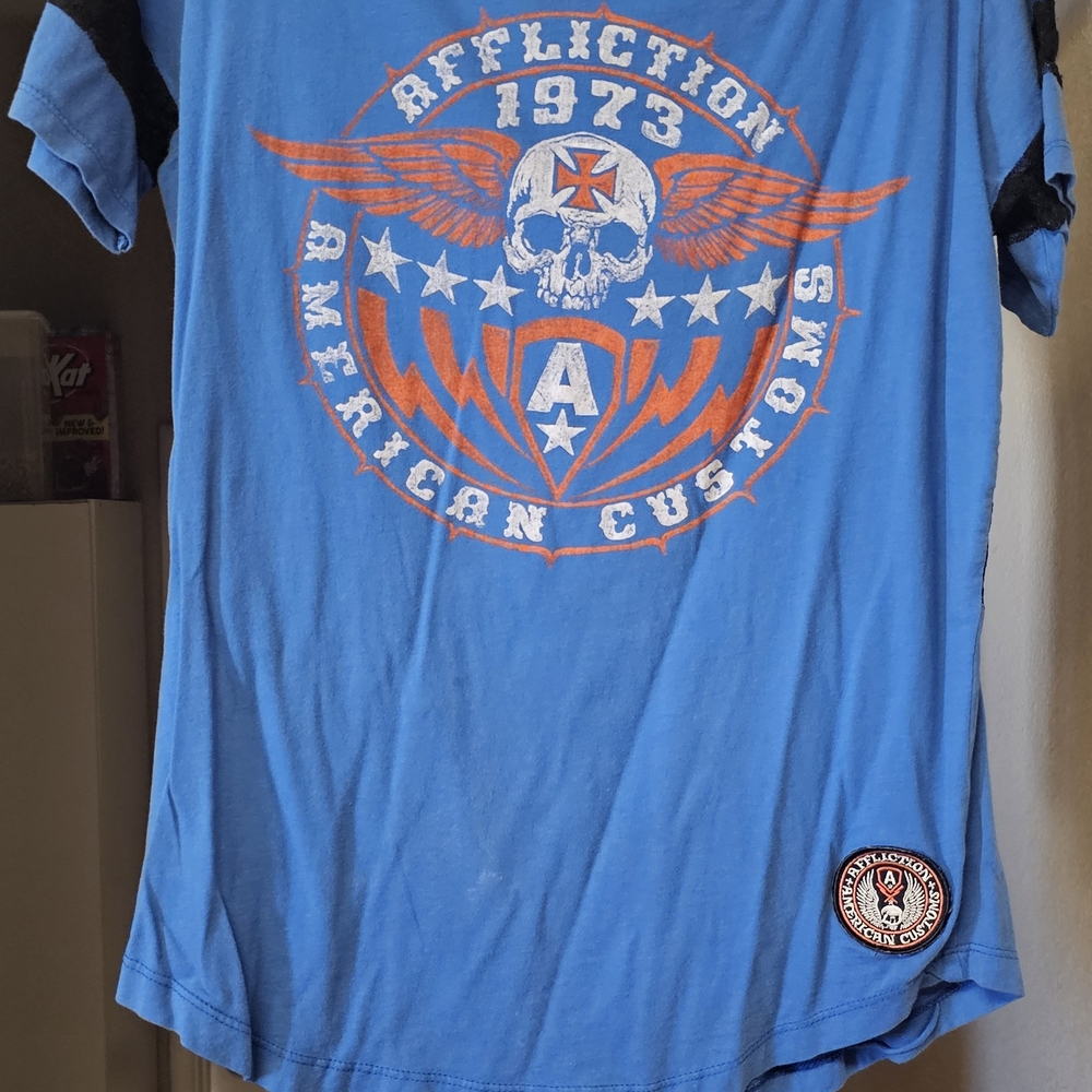 Affliction Blue/Orange Skull Tee With Black Lace Insert In Back & Sleeves. Tote4